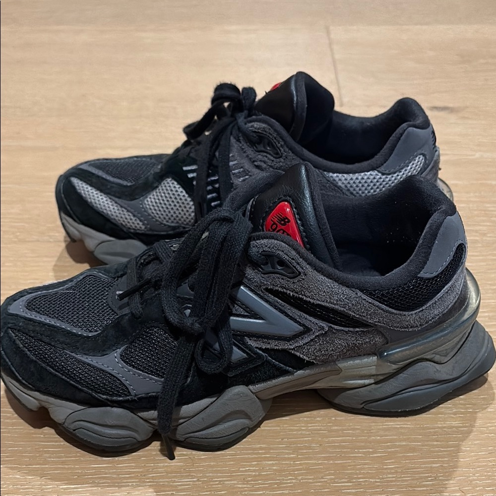 New Balance 9060 Black and Gray Sneakers size 7